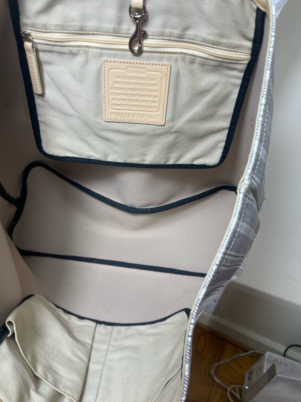 COACH LEGACY WEEKEND White/Gray Ticking Stripe PVC Large Tote and purse - Picture 6 of 9
